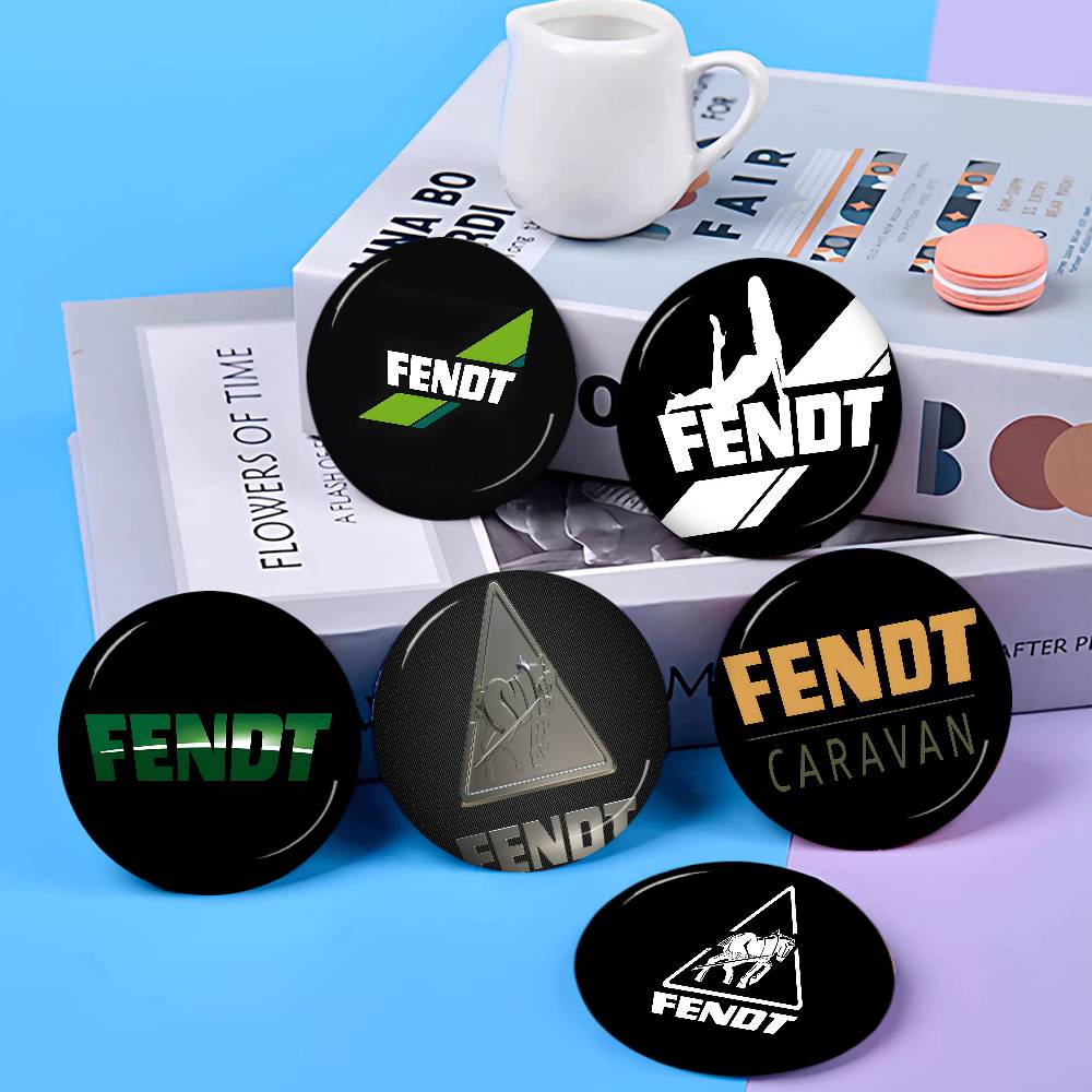 Farming Japan - دبابيس زينة كرتونية على شكل جرار